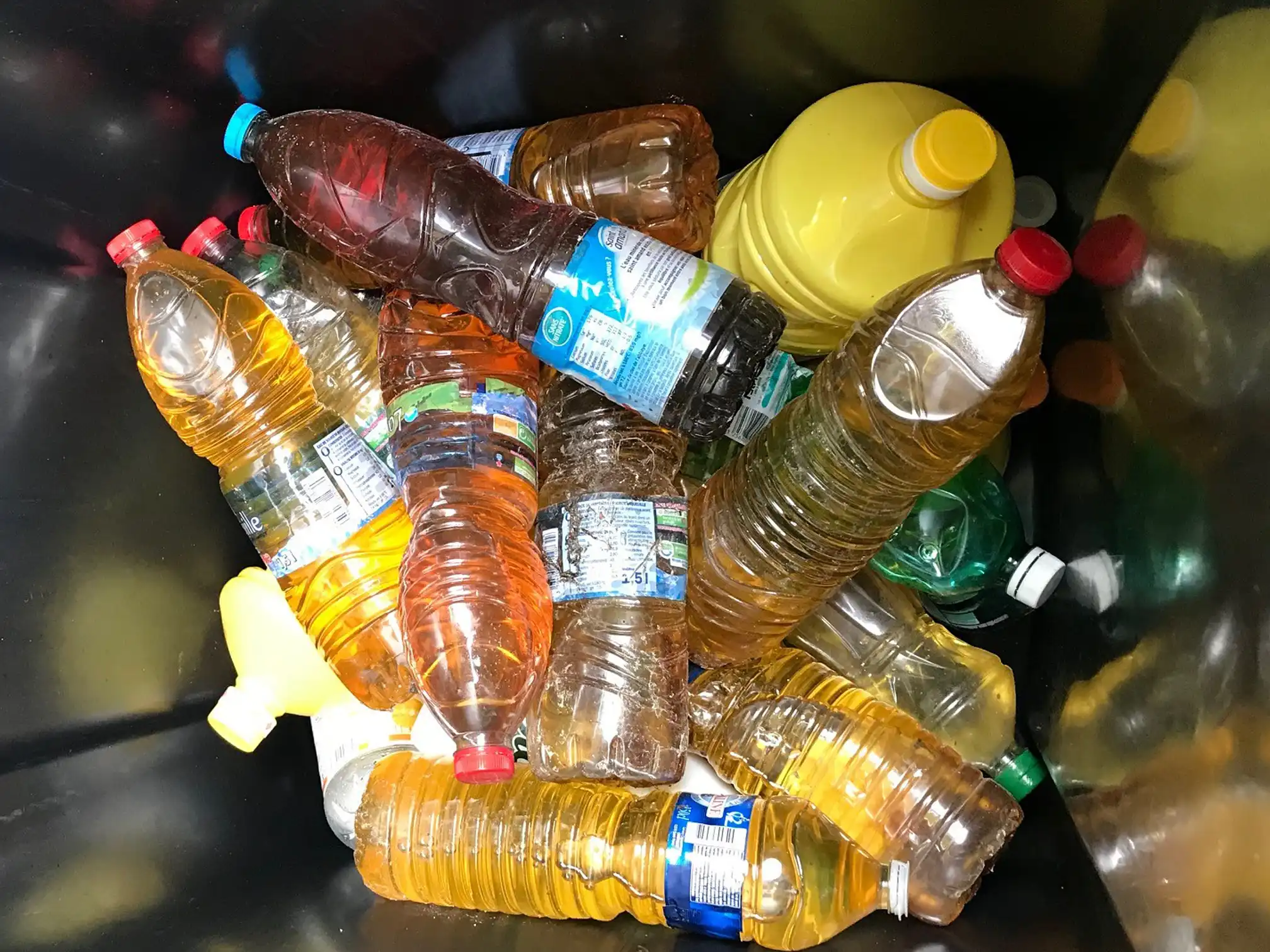 Jeter ses huiles alimentaires usagées : les erreurs à éviter